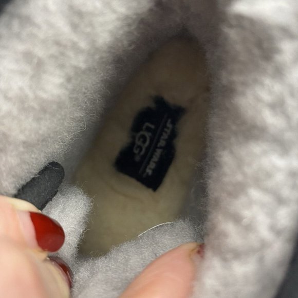 UGG Kids HSA Neumel Star Wars Millennium Falcon Boots Size 5 - Picture 4 of 9